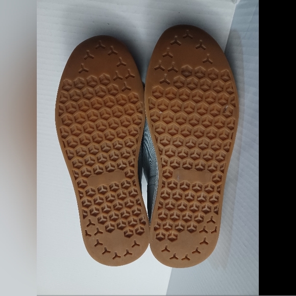 4/$80 Gray Fancy Runners - Fit Like US8 (Women) - Picture 5 of 6